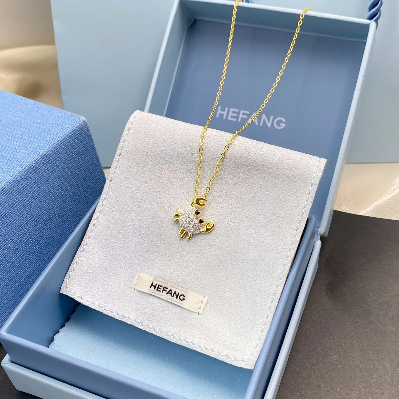 Gold White Crab-Shaped Pendant Pavé-Set Stone Body Necklace 8