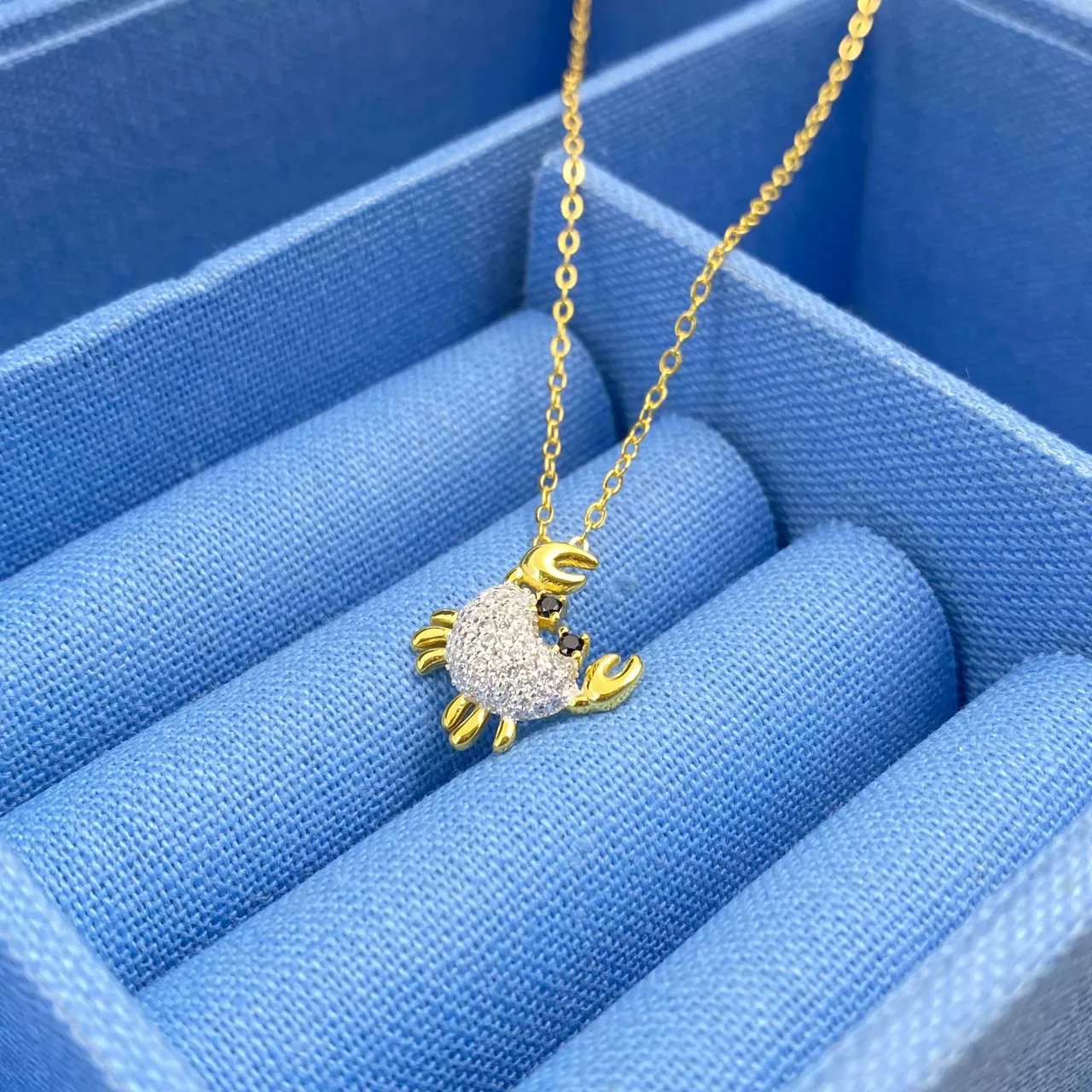 Gold White Crab-Shaped Pendant Pavé-Set Stone Body Necklace 9