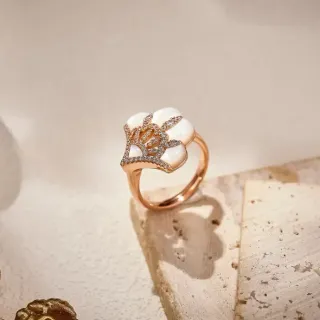 Gold White Floral Motif Pavé-Set Stones Ring