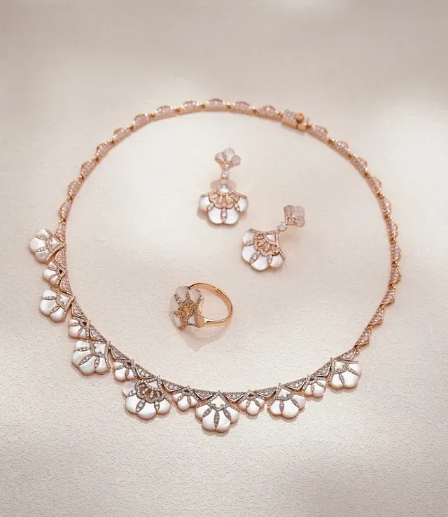 Gold White Floral Motif Pavé-Set Stones Ring 4