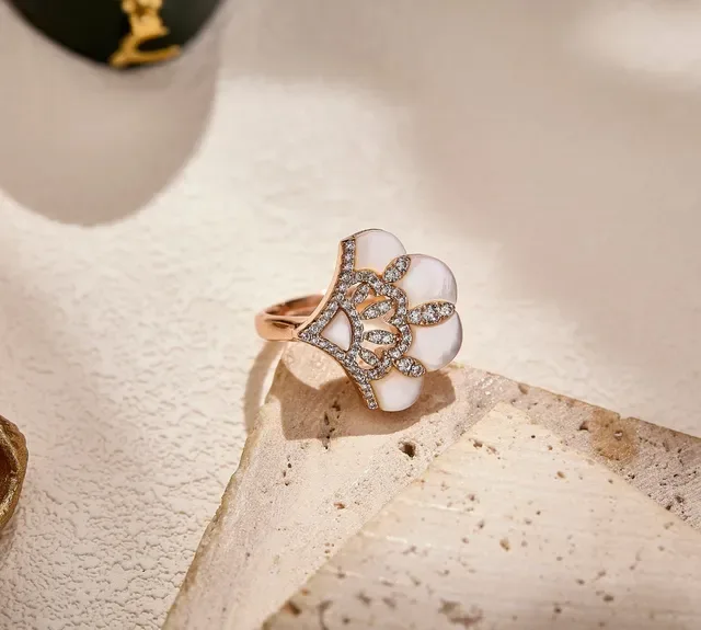 Gold White Floral Motif Pavé-Set Stones Ring 6