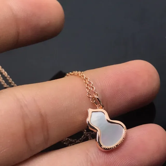 Gold White Rose Mother-of-Pearl Inlay Necklace 3