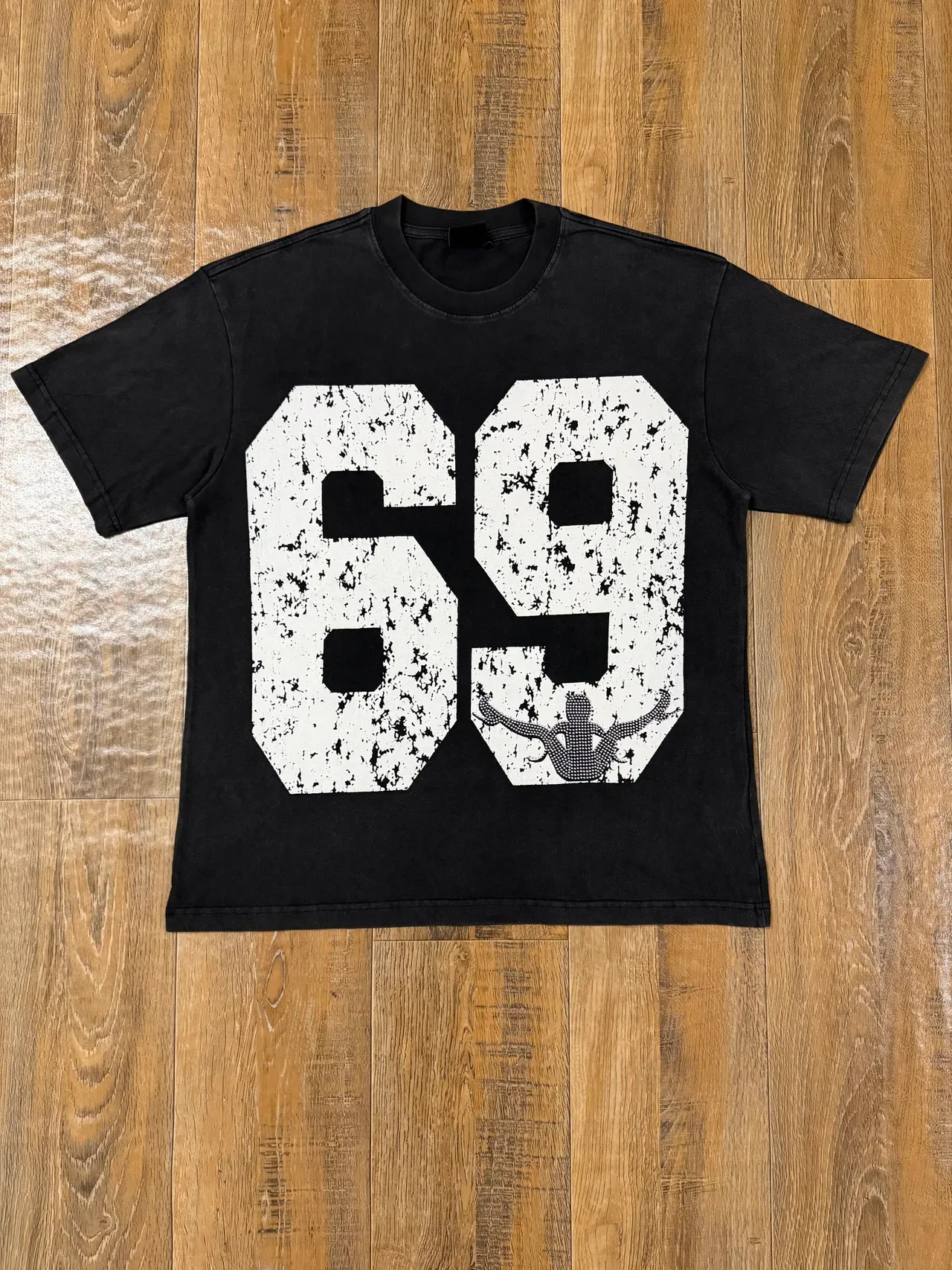Graphic Print Distressed Typography Silhouette Overlay T-Shirt 7