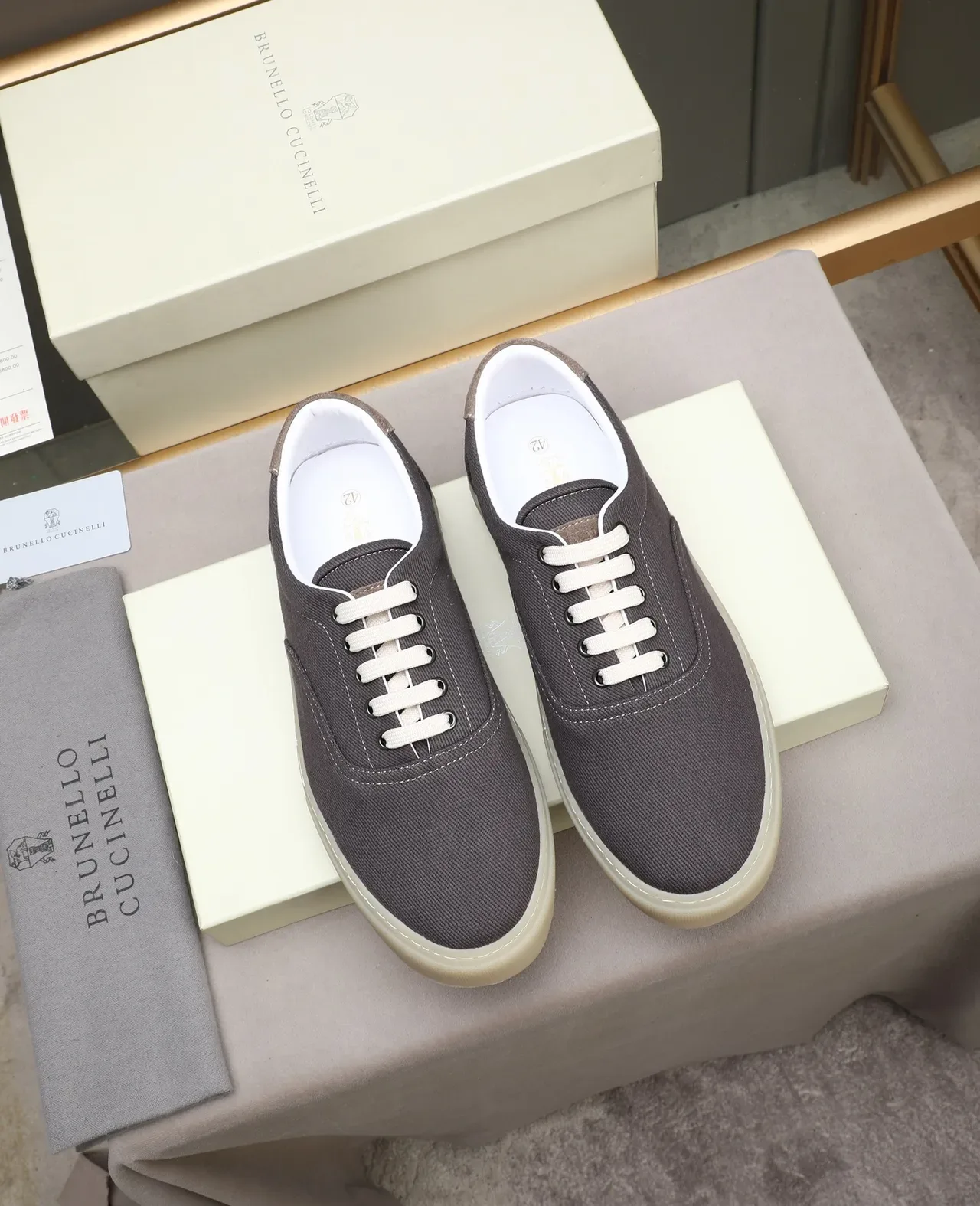 Gray White Low-Top Corduroy-Textured Upper Canvas Shoes 2