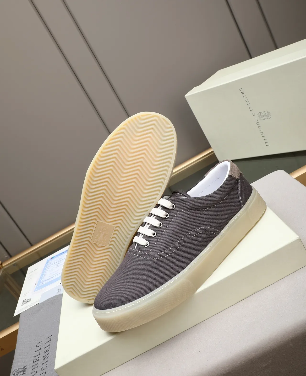 Gray White Low-Top Corduroy-Textured Upper Canvas Shoes 4