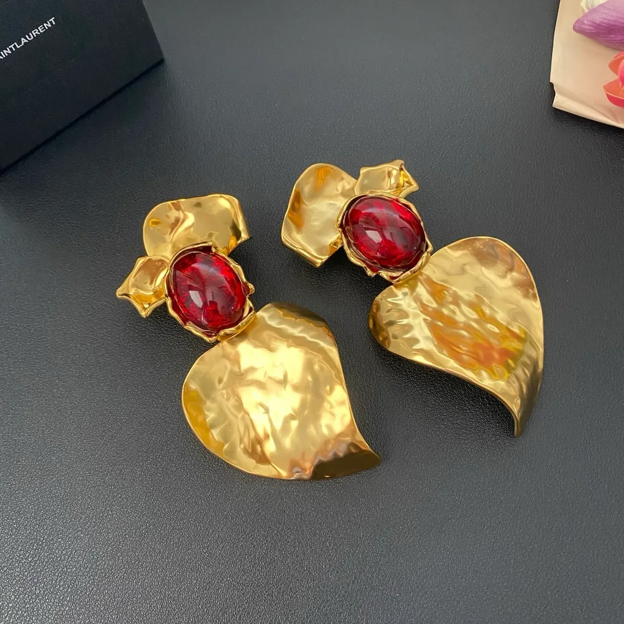 Hammered Gold-Tone Red Cabochon Heart Earrings 7