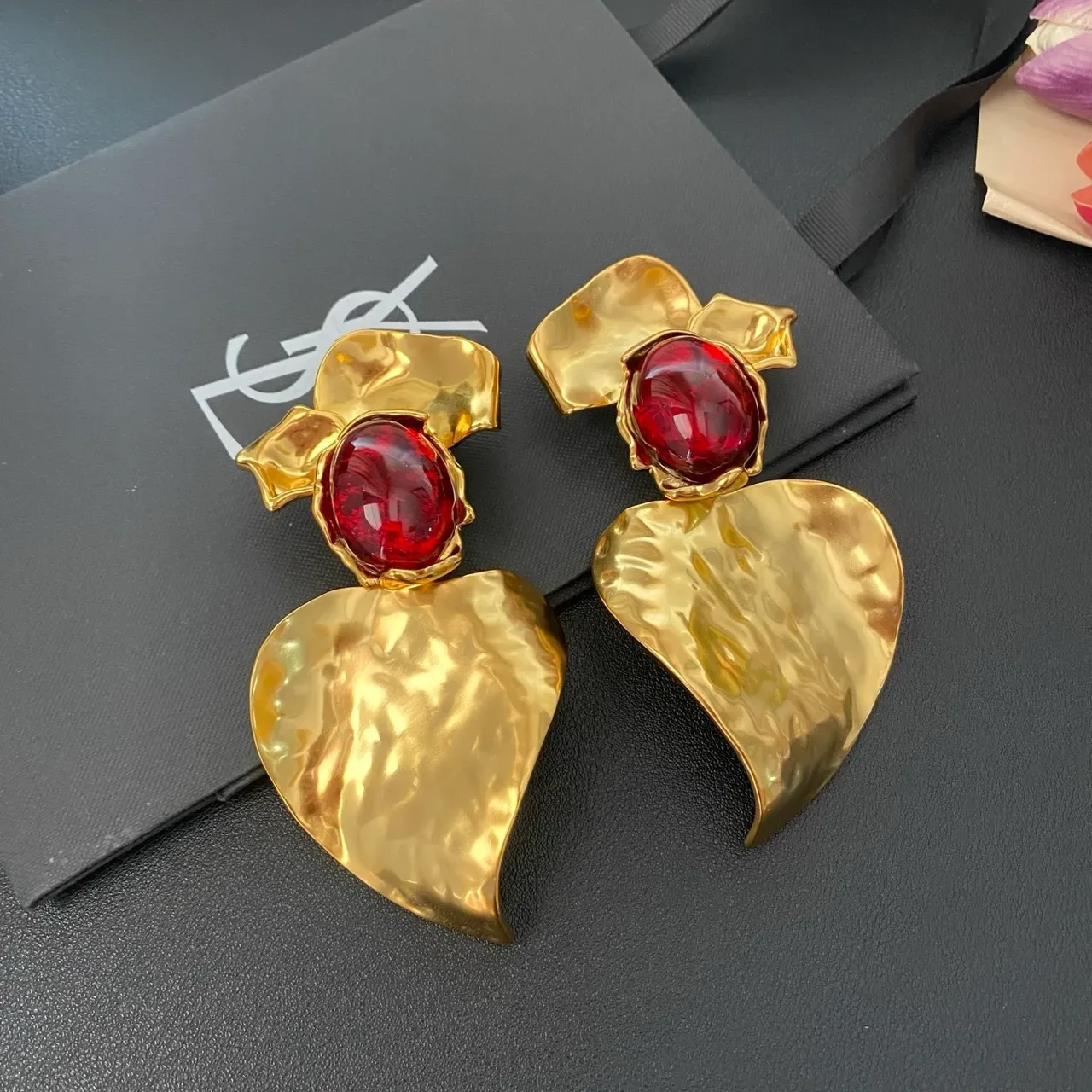 Hammered Gold-Tone Red Cabochon Heart Earrings 9