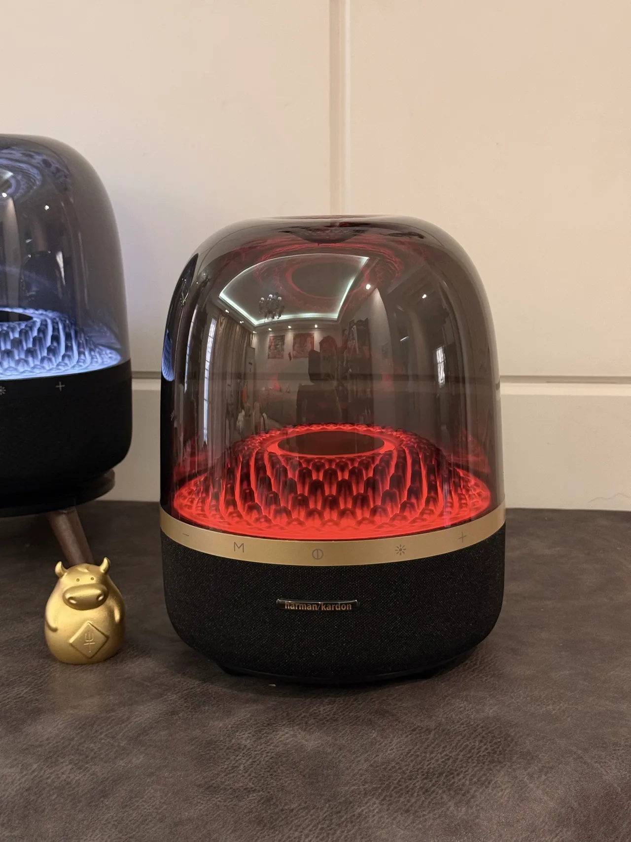 harman/kardon কালো স্বচ্ছ গম্বুজাকার এনক্লোজার আলোকিত অভ্যন্তরীণ ট্রান্সডিউসার অ্যারে পোর্টেবল স্পিকার 2