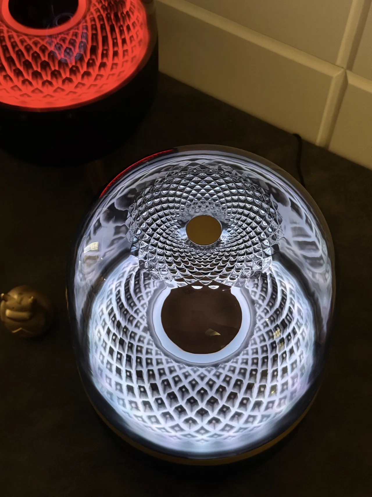 harman/kardon কালো স্বচ্ছ গম্বুজাকার এনক্লোজার আলোকিত অভ্যন্তরীণ ট্রান্সডিউসার অ্যারে পোর্টেবল স্পিকার 5