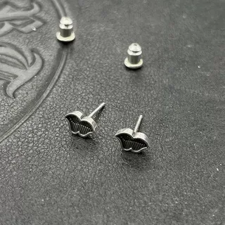 Heart-Shaped Oxidized Silver Stud Earrings 4
