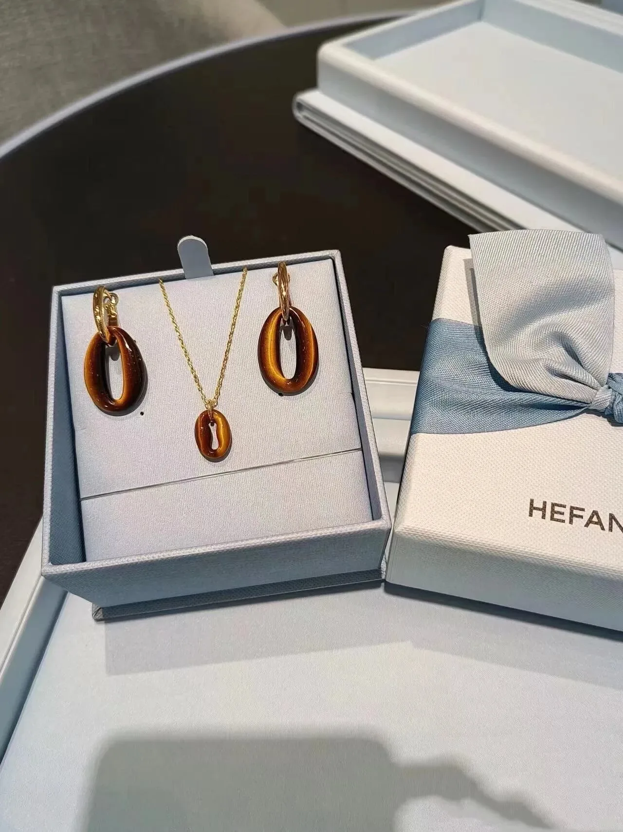 HEFANG Colliers avec pendentif œil de tigre et pavé en doré 8