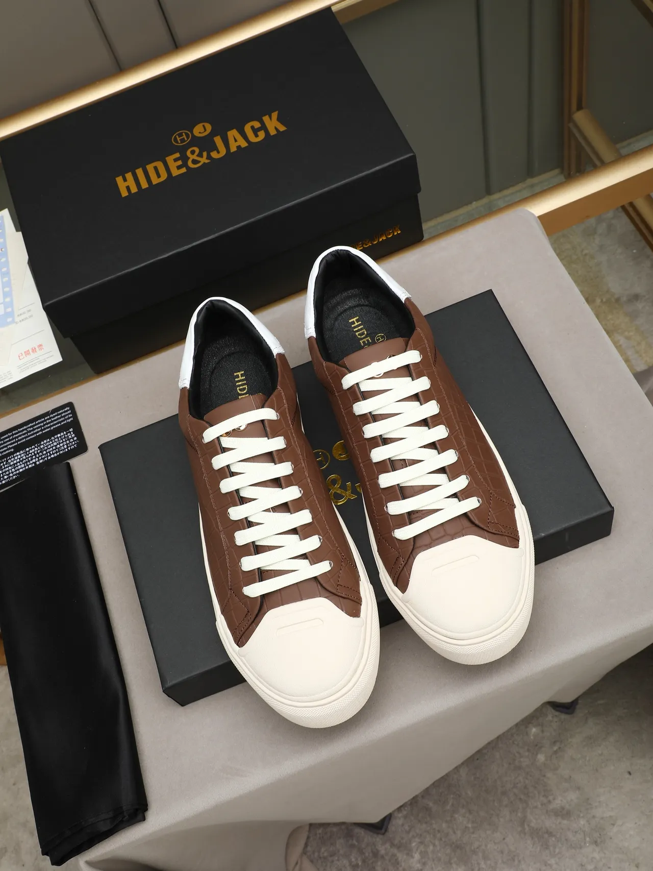 HIDE&JACK Brown Croc-Embossed Off-White Cupsole Sneaker 3