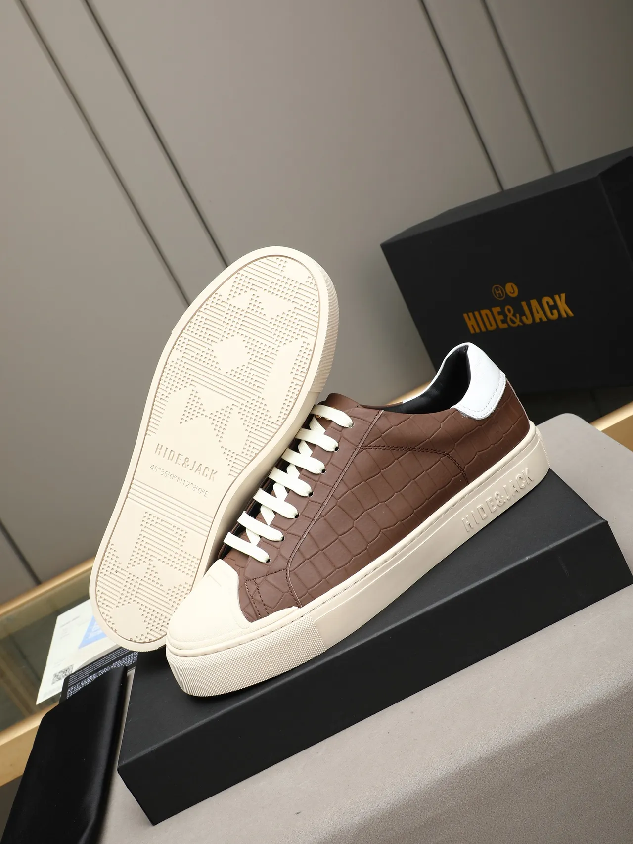HIDE&JACK Brown Croc-Embossed Off-White Cupsole Sneaker 5