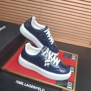 Karl Lagerfeld Zapatilhas Lifestyle com sola grossa texturada cor Navy White Glossy Patent-Like Upper Chunky Ridged Sole