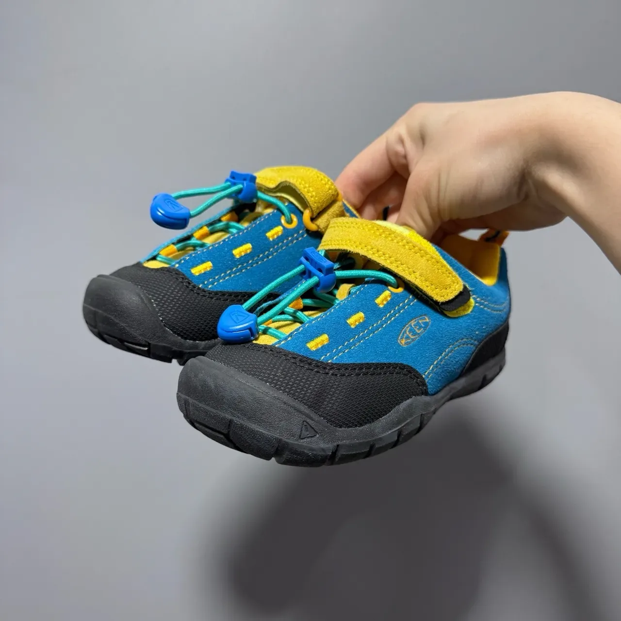 KEEN Kids Red and Black Hook-and-Loop Strap Lifestyle Sneakers 20