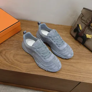 Zapatillas Lifestyle de Ante Perforado Gris Claro