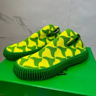 Tênis lifestyle slip-on em tricô geométrico amarelo lima e verde
