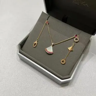 Messika 金色粉色扇形吊坠珍珠母中心项链