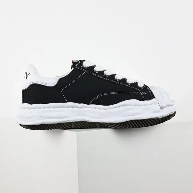 MMY BLAKEY Black and White Canvas Lifestyle Sneakers 7
