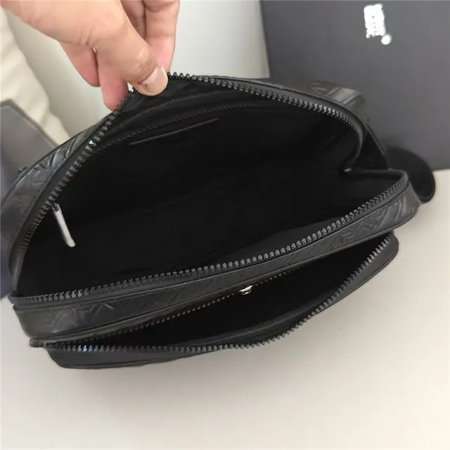 Montblanc Meisterstück Noir Gris matelassé monogramme cuir embossé M motif sac messager 3