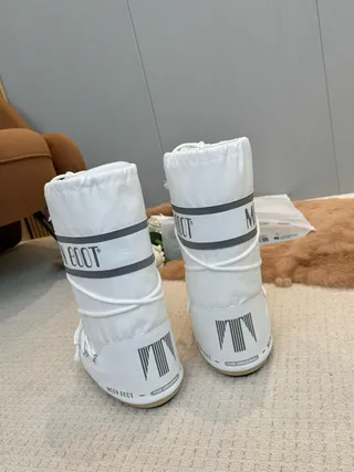 Moon Boot 经典白色雪靴 2