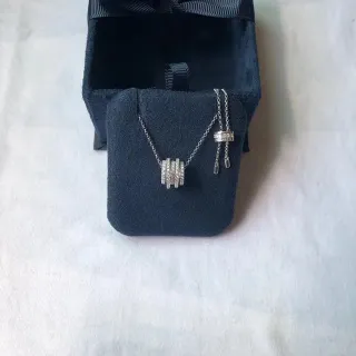 Collier avec diamants Pavé en forme de cylindre à multiples niveaux