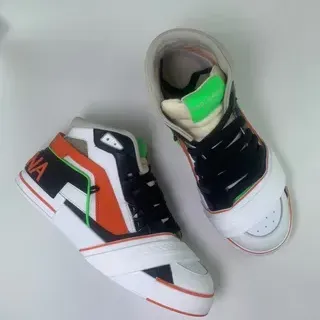 Zapatillas deportivas multicolor de alto con correa
