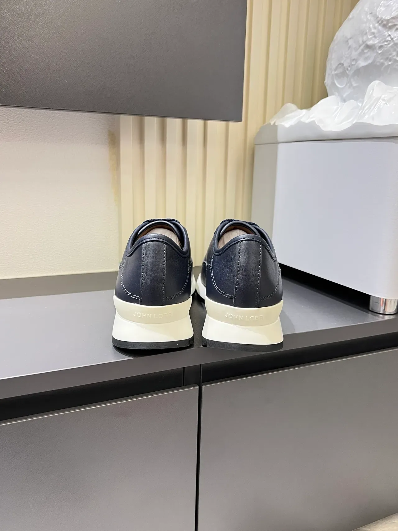Navy White Leather Upper Contrast Midsole Lifestyle Sneakers 2