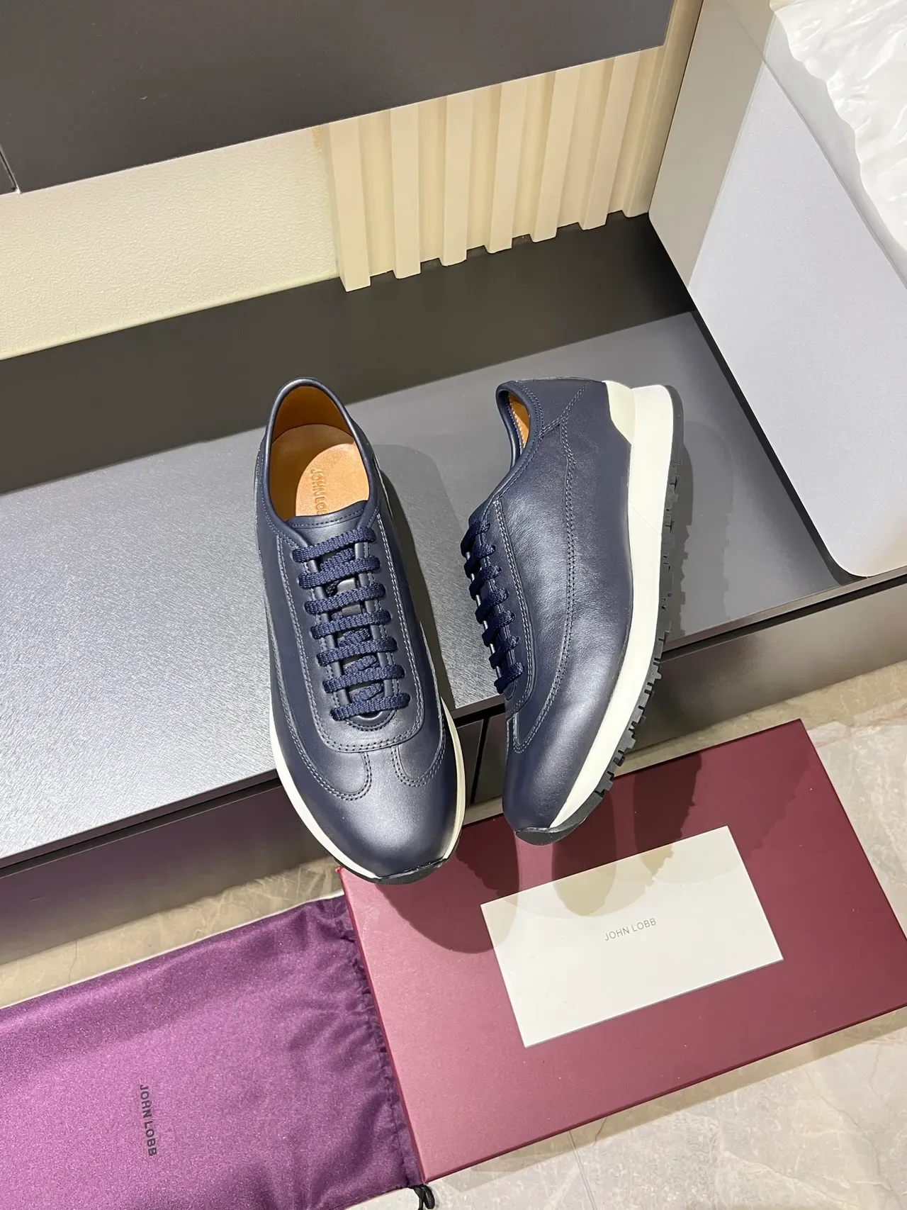 Navy White Leather Upper Contrast Midsole Lifestyle Sneakers 4