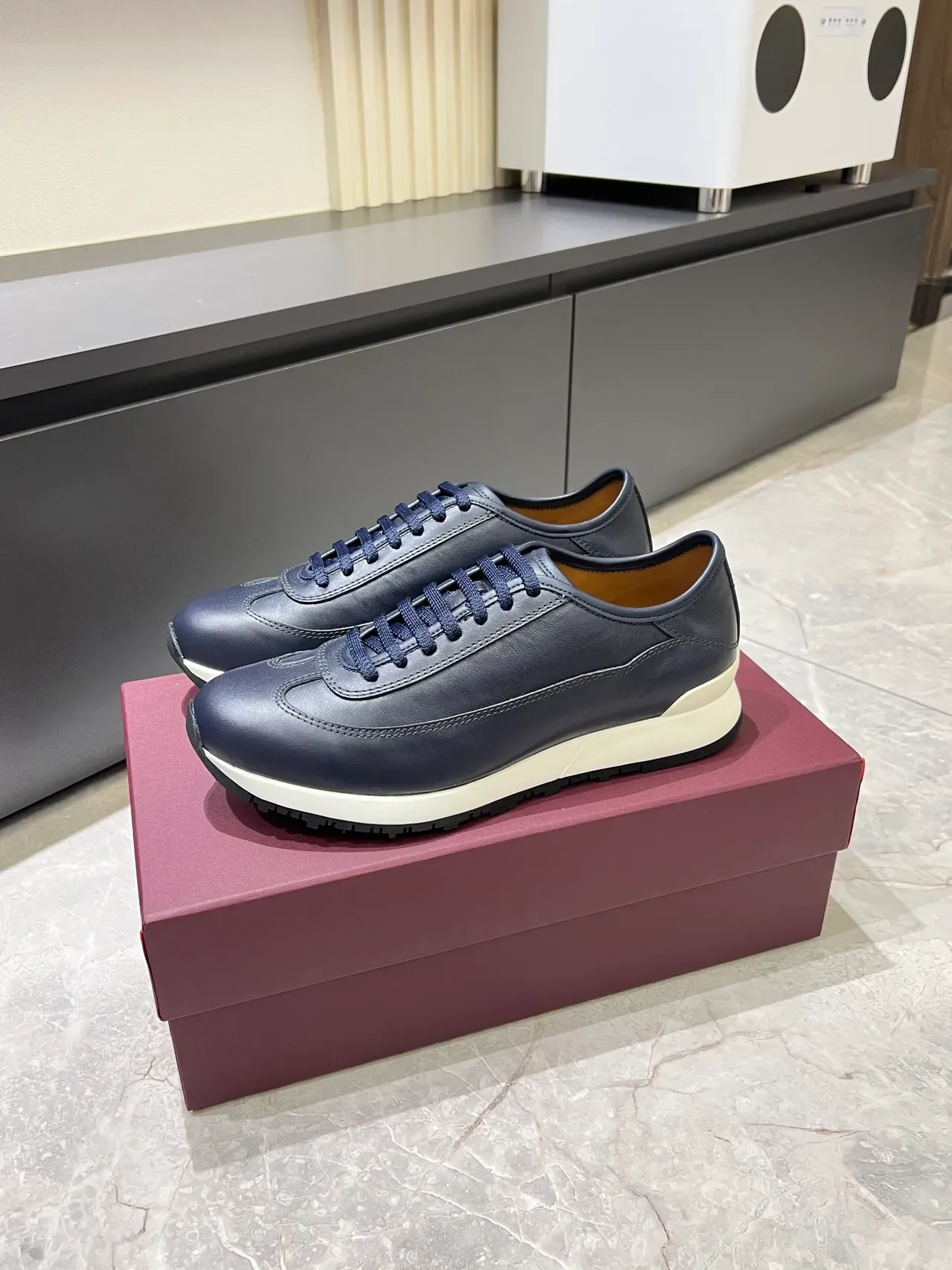 Navy White Leather Upper Contrast Midsole Lifestyle Sneakers 5