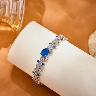 Pulsera con Scrollwork Ornado y Gemas Azules