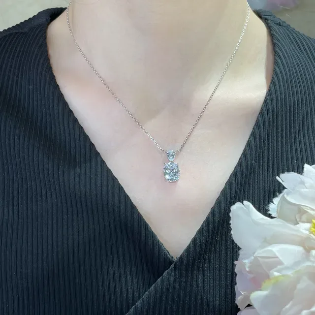 Oval and Pear-Shaped Faceted Stone Pendant Necklace 8