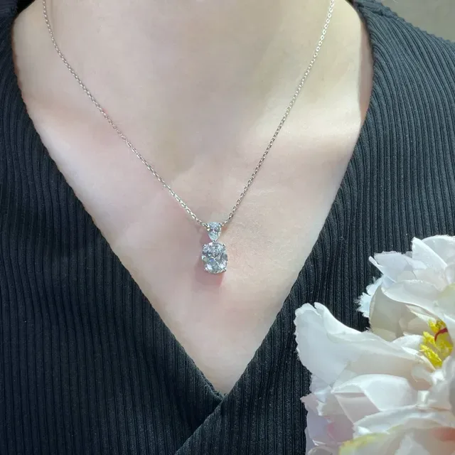 Oval and Pear-Shaped Faceted Stone Pendant Necklace 9