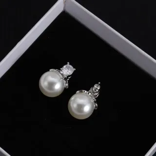 Pearl and Crystal Stud Earrings