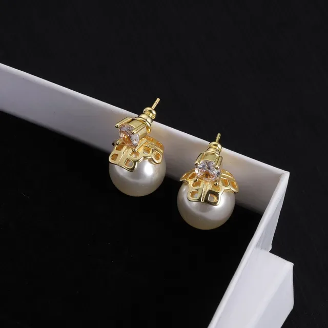 Pearl and Crystal Stud Earrings 4
