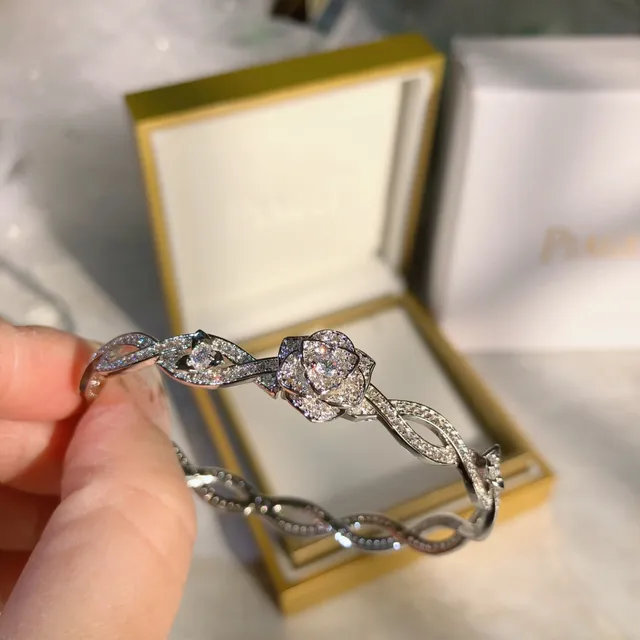 Piaget Rose Collection Twisted Vine Pavé Diamond Bracelet 8