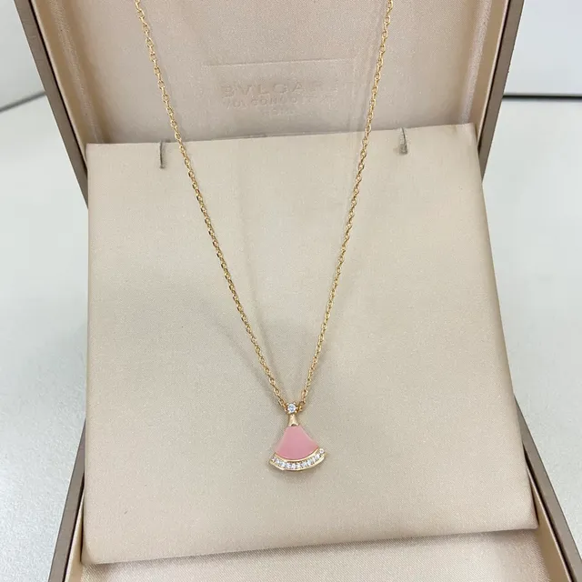 Pink Gold Fan-Shaped Pendant Enamel Necklace 3