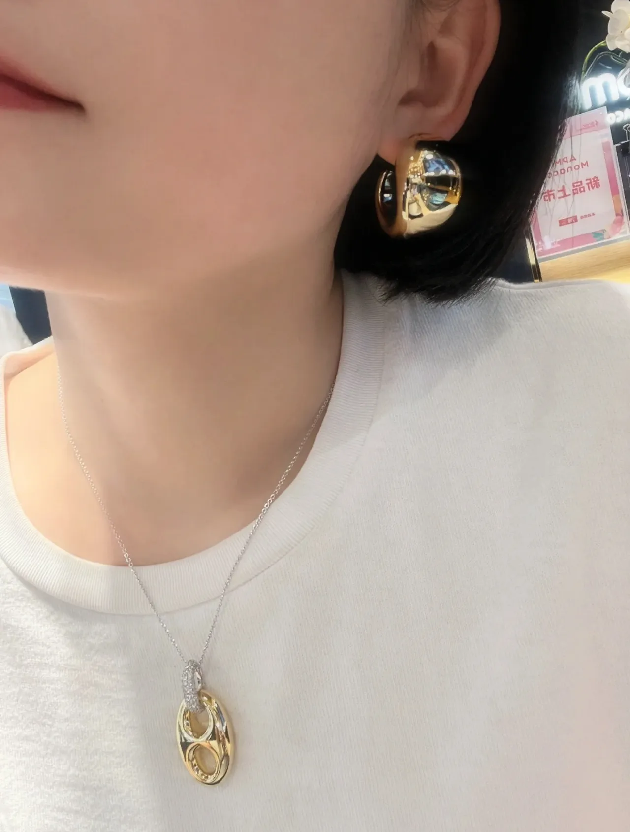 Polished Gold Teardrop Hoop Earrings 2
