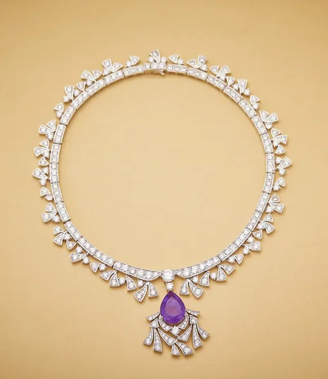 Collar de púrpura y plata con diamantes incrustados y motivos en forma de abanico 5