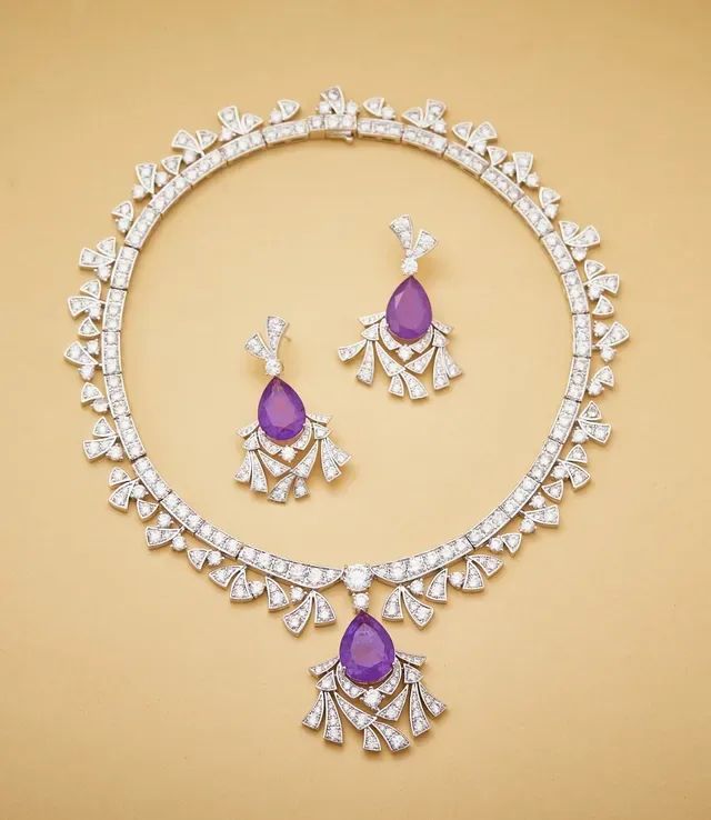 Collar de púrpura y plata con diamantes incrustados y motivos en forma de abanico 6