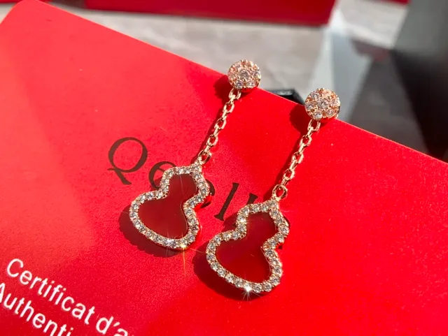 Red Agate Gourd-Shaped Pavé Diamond Halo Drop Earrings 3
