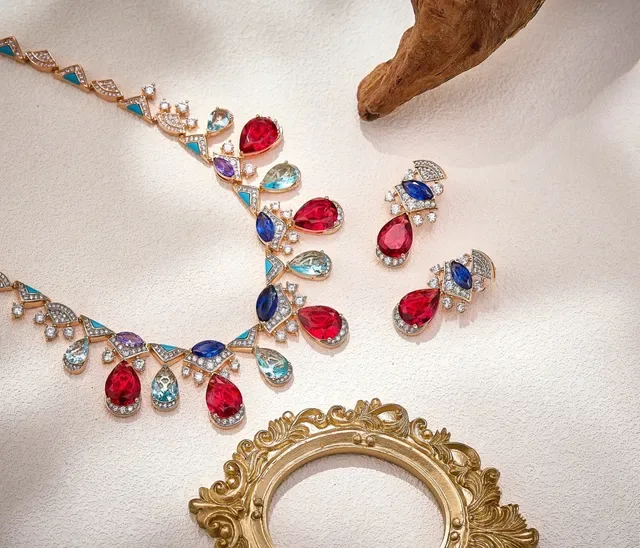 Red Blue Fan-Motif Top Marquise Sapphire Earrings 2