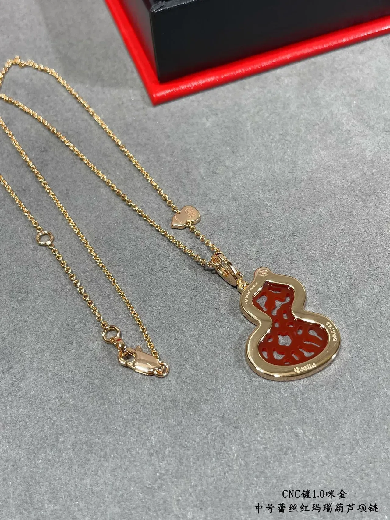 Red Gold Gourd-Shaped Pavé-Set Necklace 4