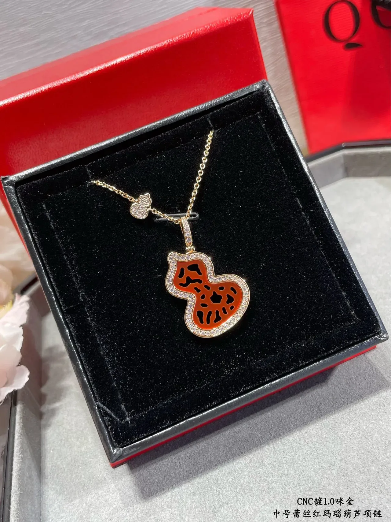 Red Gold Gourd-Shaped Pavé-Set Necklace 6