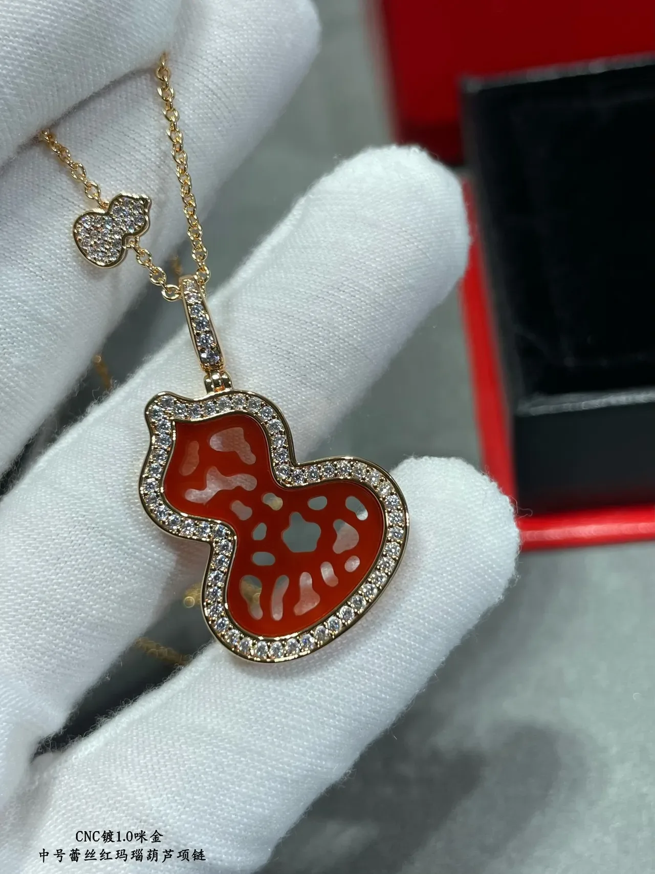 Red Gold Gourd-Shaped Pavé-Set Necklace 7