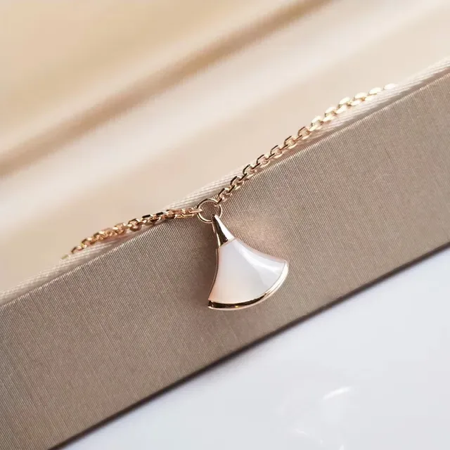 Red White Fan-Shaped Pendants Dual-Tone Stone Inlay Necklace 5