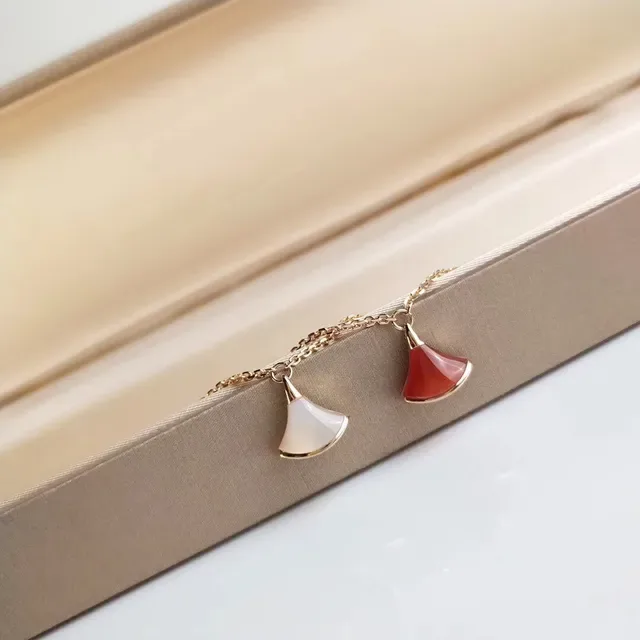 Red White Fan-Shaped Pendants Dual-Tone Stone Inlay Necklace 9