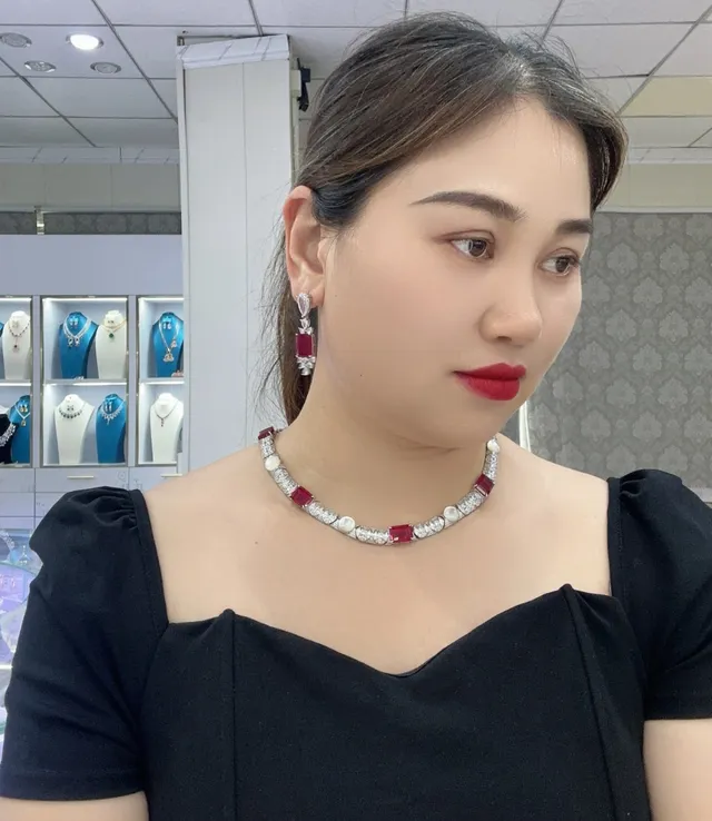 Red White Gem-Set Collar Rectangular Stones Necklace 4