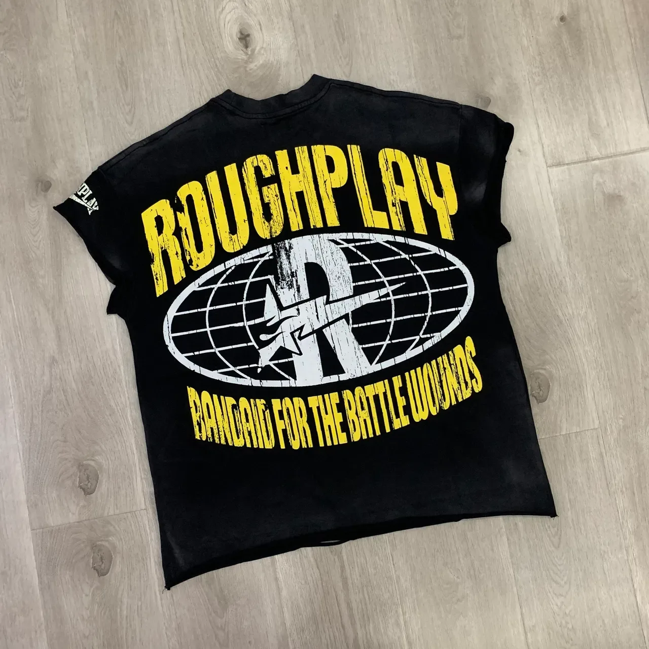 ROUGH Graphic Print Distressed Cut-Out Sleeve T-Shirt 5