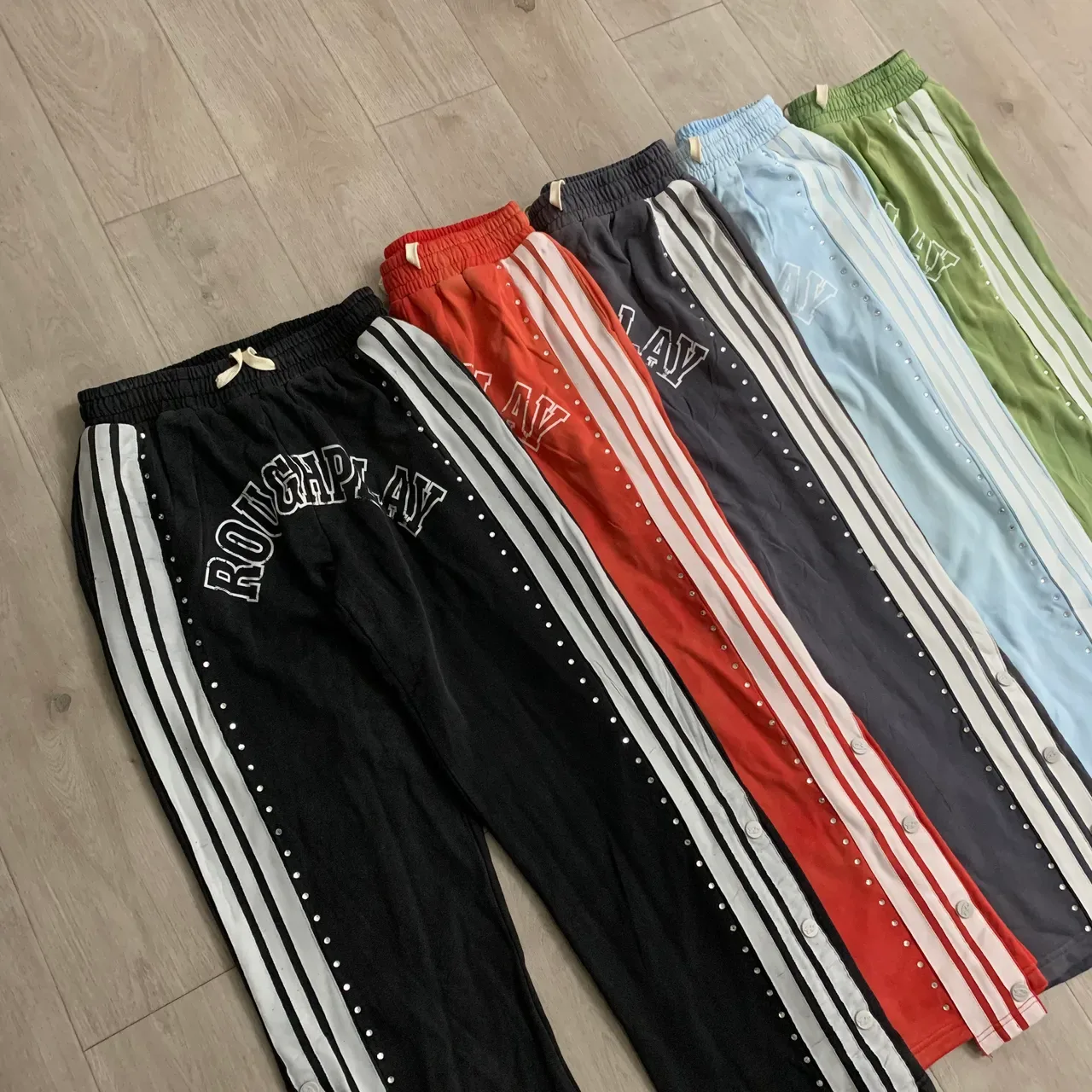 Roughplay Arch Logo Studded Stripe 卫裤 17